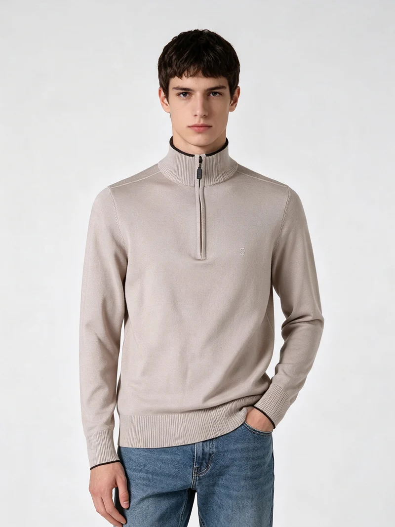 Maglia uomo a collo alto con mezza zip in viscosa - sabbia