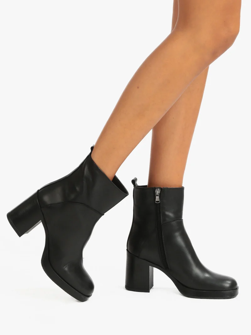 Stivaletti da donna in pelle - nero
