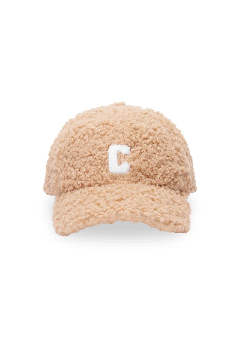 Flauschige Cap im Teddylook mit C-Patch
