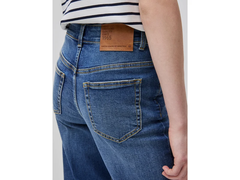 Schlagjeans mit Knöpfen