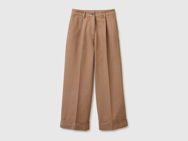 Weite Hosen mit Umschlägen