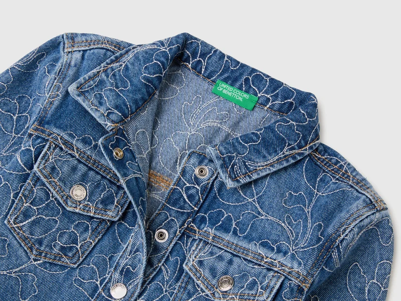 Jeansjacke mit Stickerei