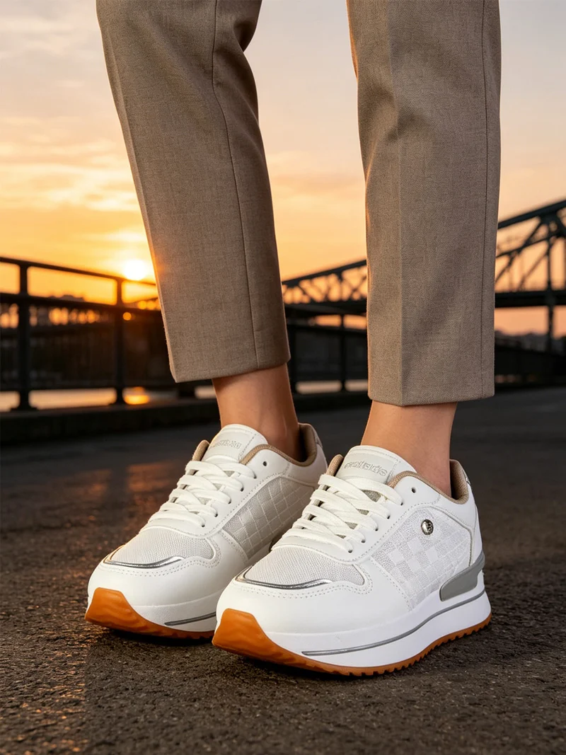 Sneakers donna sportive effetto brillantinato - bianco