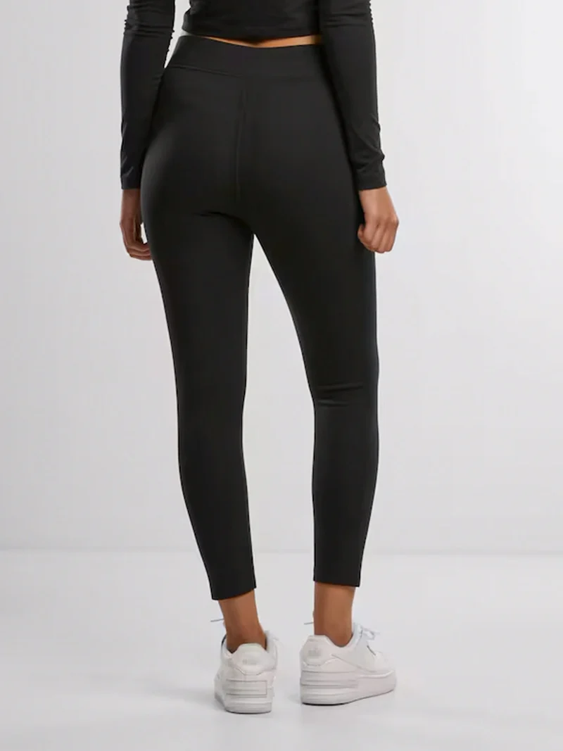 Sportswear classic leggings donna con logo sul fondo - nero