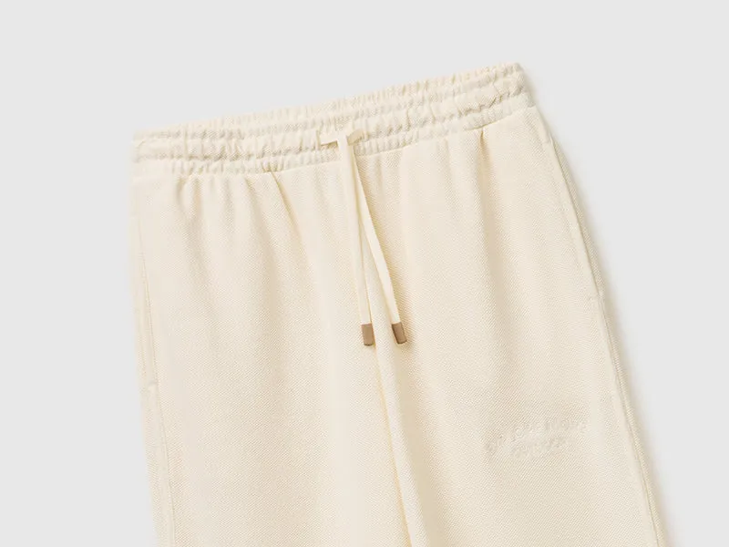 Sporthose mit Stickerei