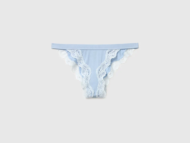 Tief ausgeschnittene Slips aus Seidenmischung mit Spitze