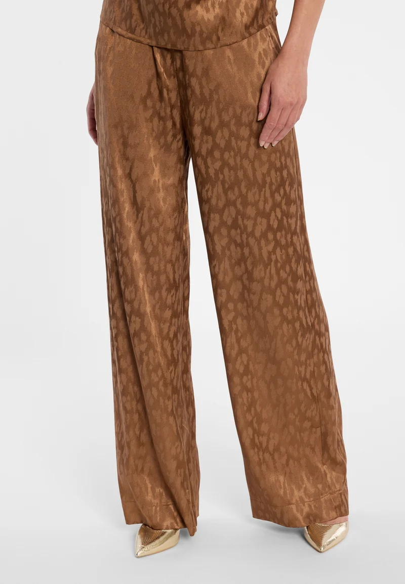 Satinhose Dohia