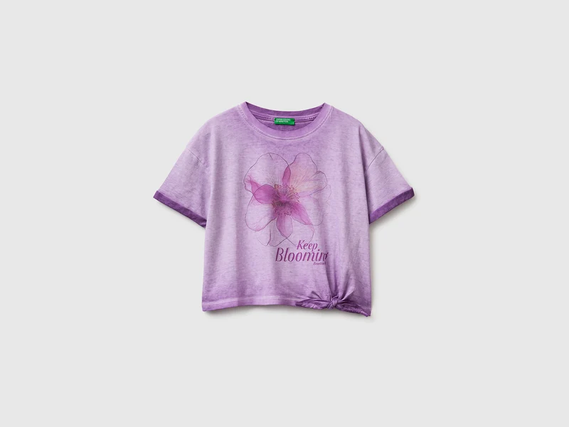 T-Shirt mit Aufdruck und Knoten