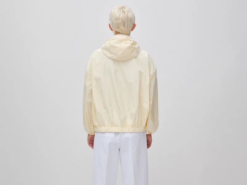 Weiche Jacke mit Kapuze