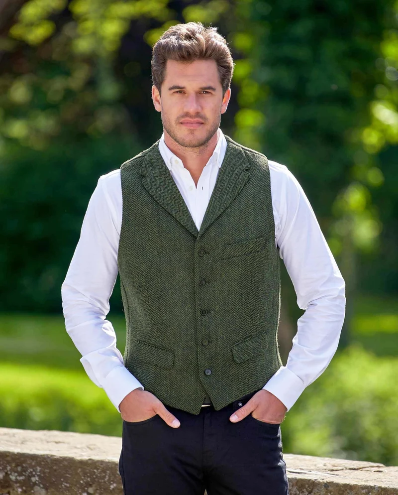 Harris Tweed Weste "Wales" in green island herringbone