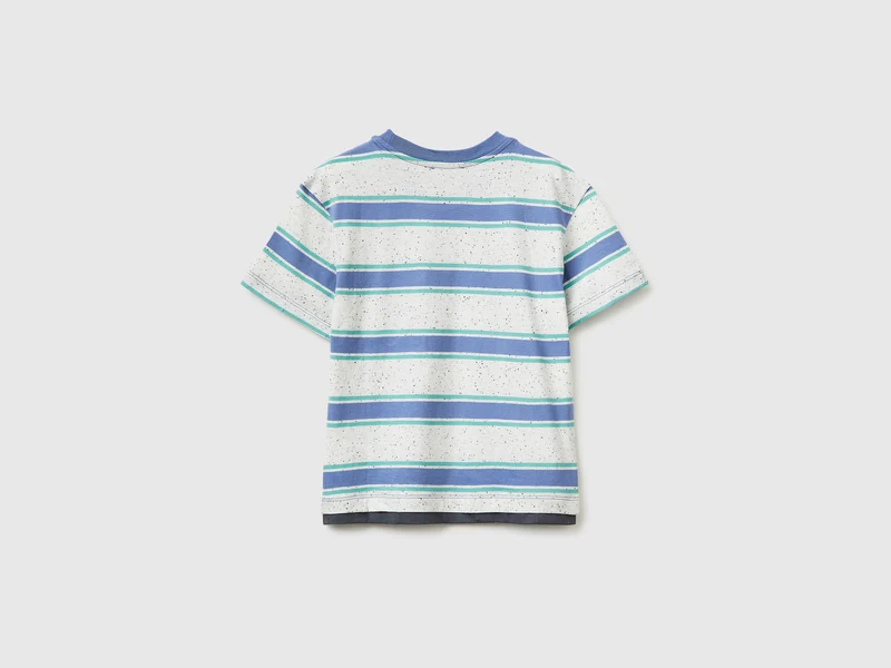 Gestreiftes T-Shirt mit Aufnäher