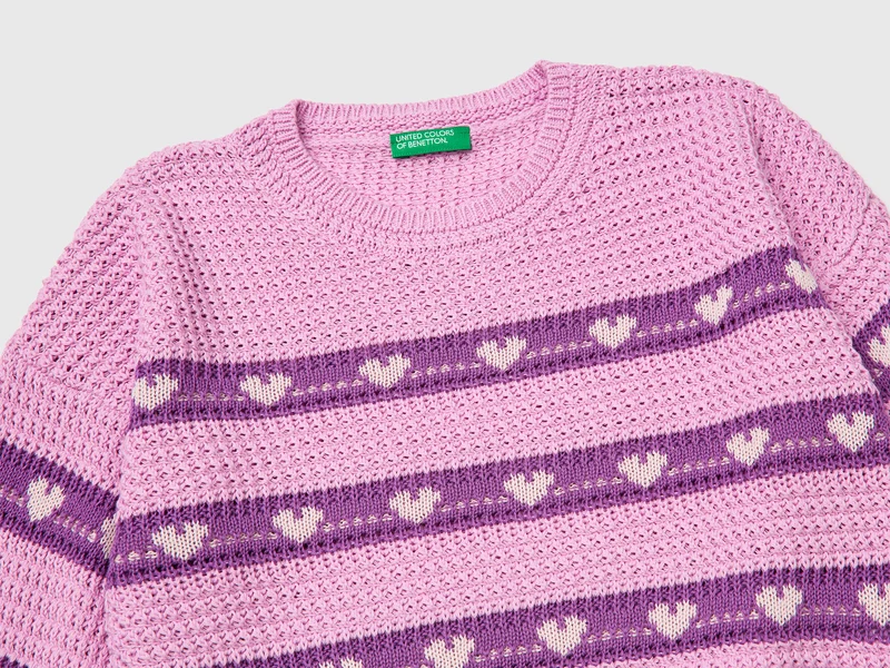 Pullover mit Streifen und Herzen