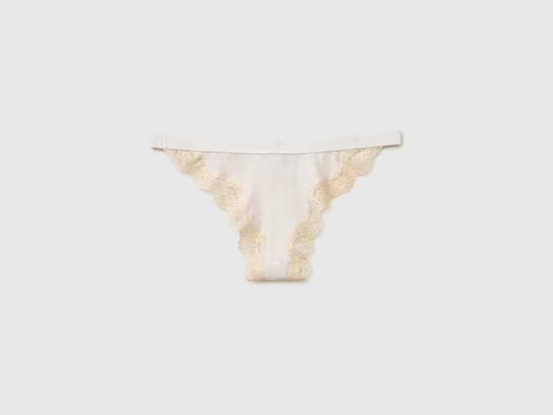 Tief ausgeschnittene Slips aus Seidenmischung mit Spitze