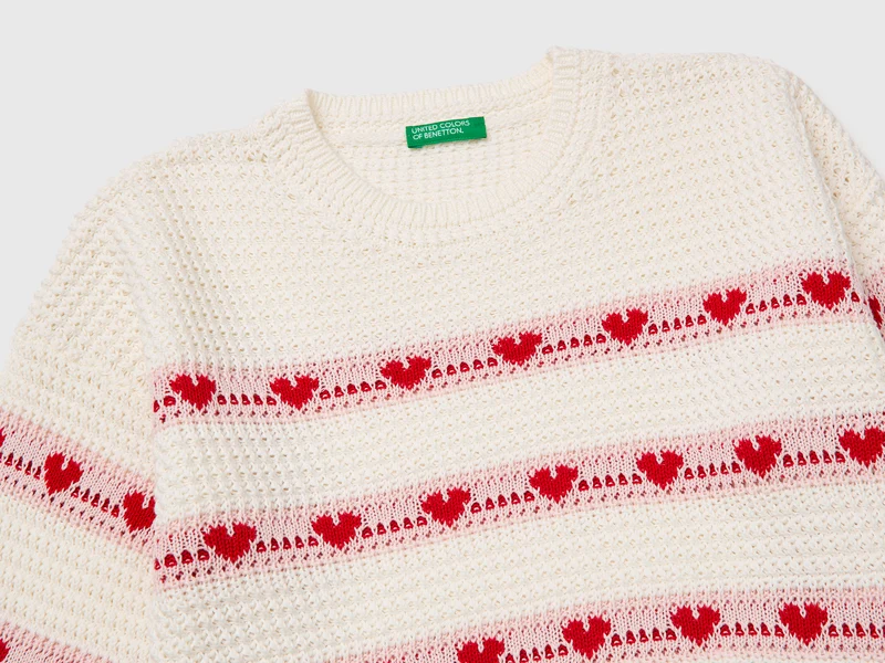 Pullover mit Streifen und Herzen