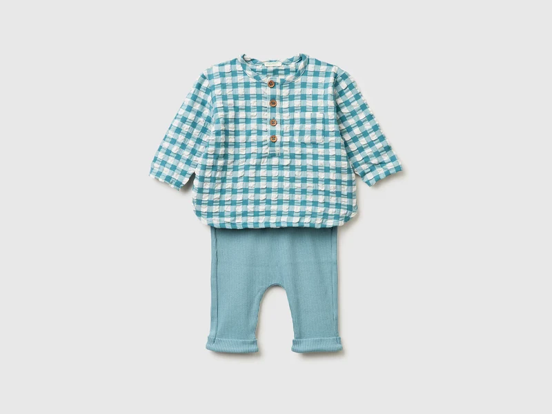 Set aus kariertem Hemd und Hose