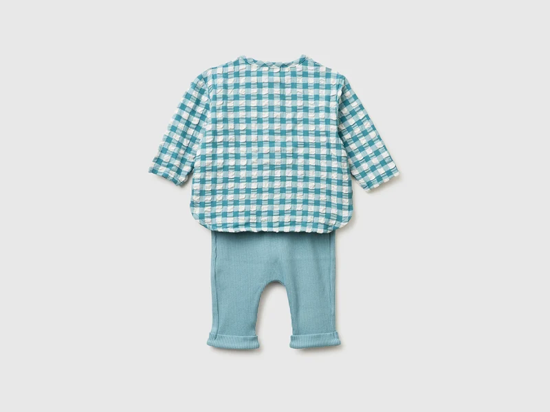 Set aus kariertem Hemd und Hose