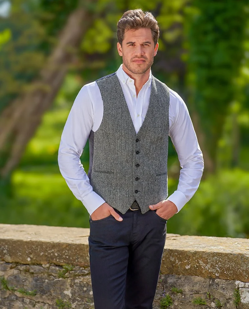 Harris Tweed Weste "Tailor" in black Herringbone