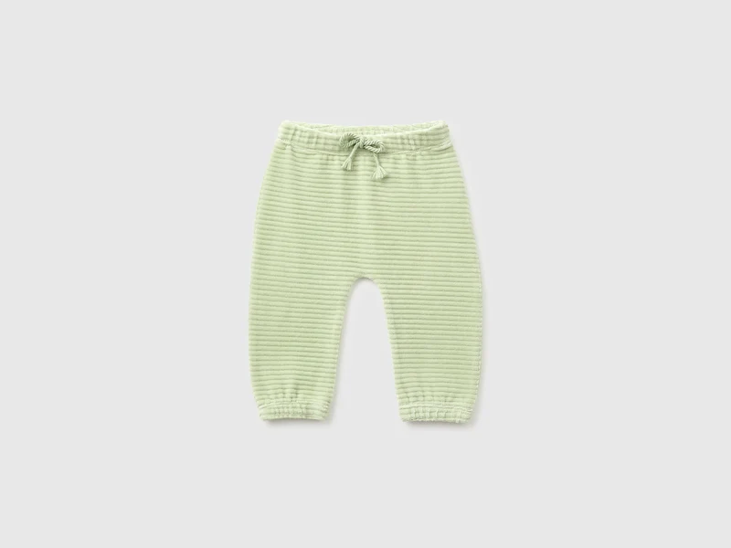 Chenillehose mit Stickerei auf der Rückseite