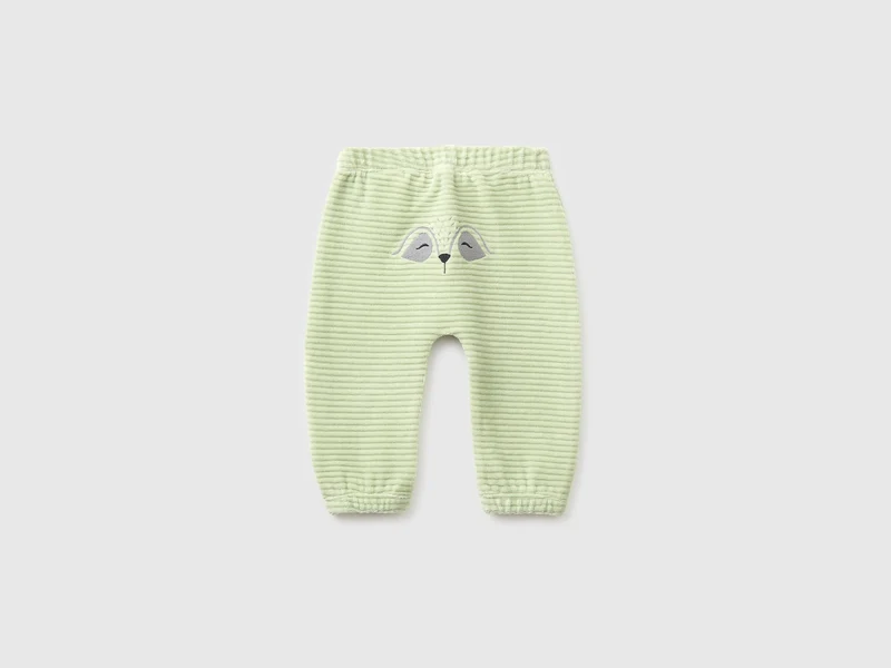 Chenillehose mit Stickerei auf der Rückseite