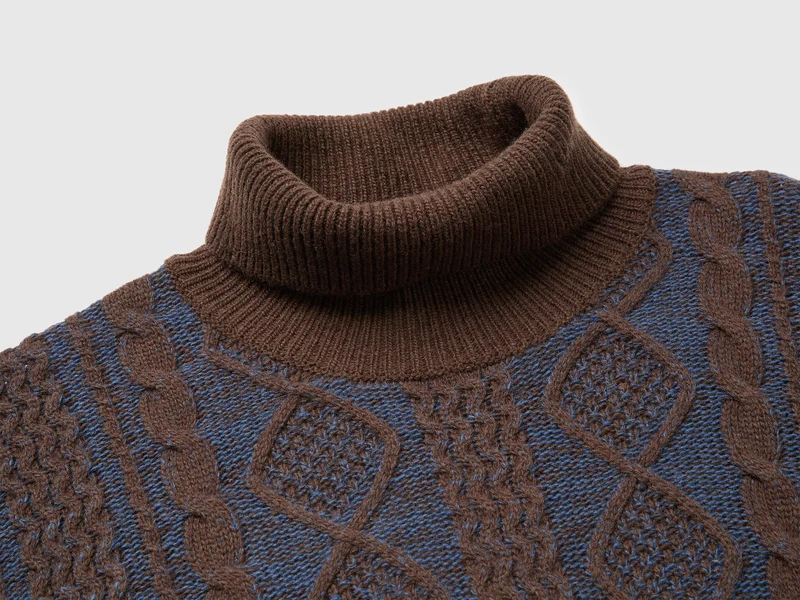 Rollkragenpullover aus einem Wollmischgewebe