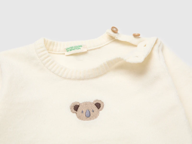 Chenille-Pullover mit Stickerei