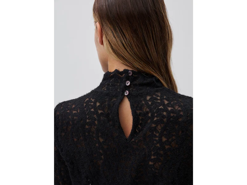 Spitzenbluse mit hohem Kragen