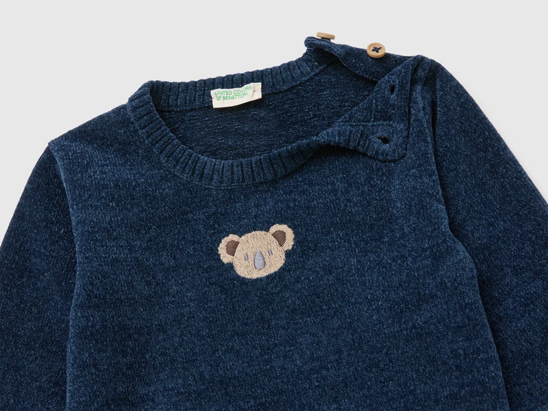 Chenille-Pullover mit Stickerei