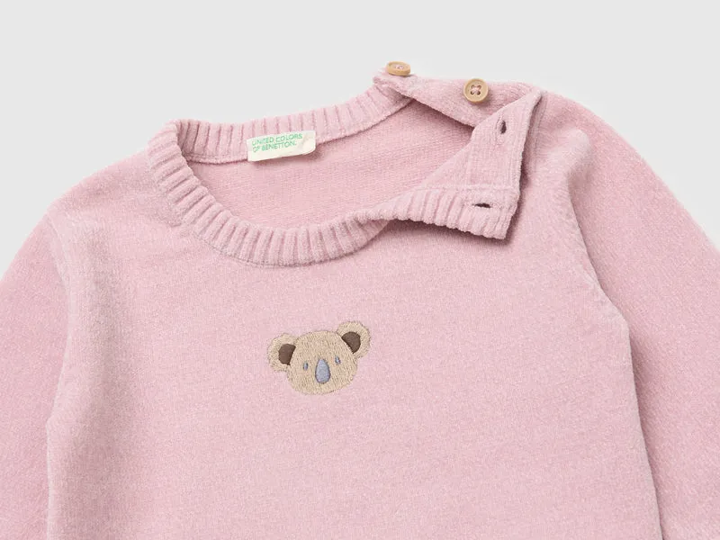 Chenille-Pullover mit Stickerei