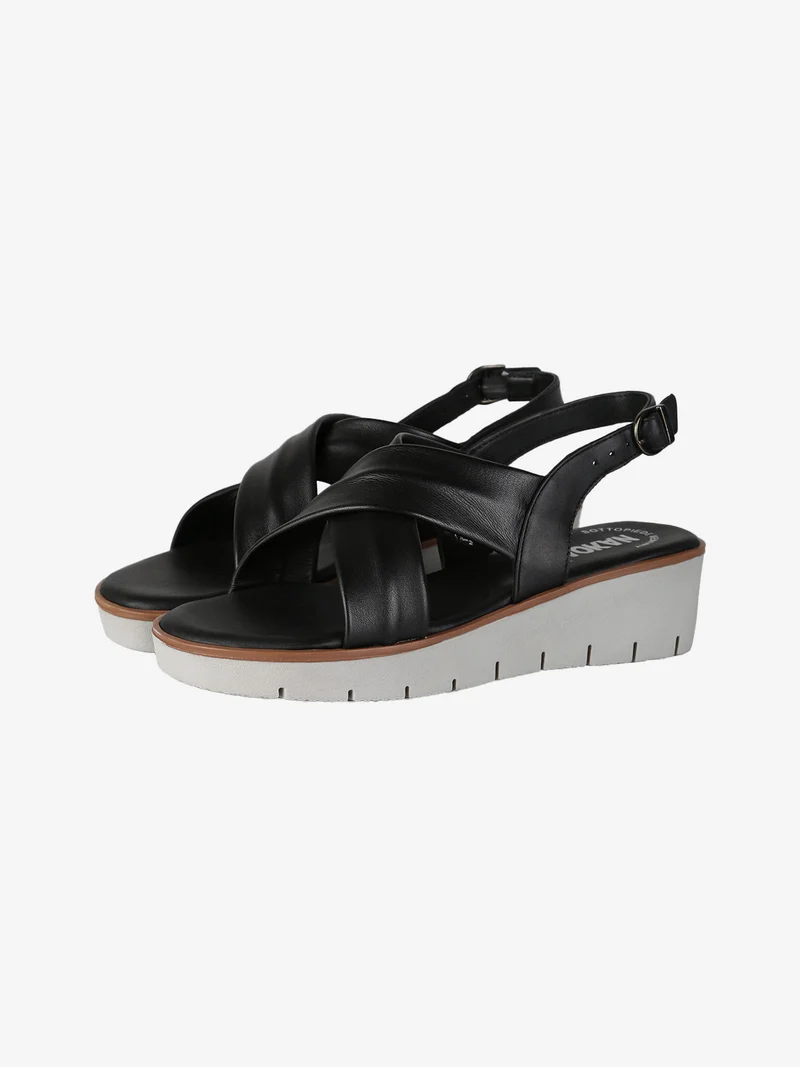 Sandali in pelle da donna con fasce intrecciate - nero