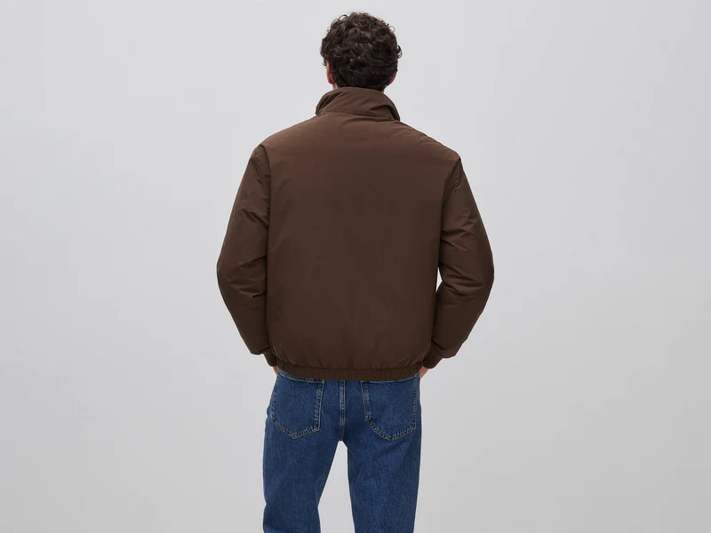 Daunenjacke mit hohem Kragen