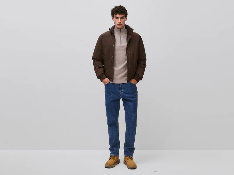 Daunenjacke mit hohem Kragen