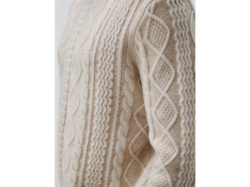 Rollkragenpullover aus einem Wollmischgewebe
