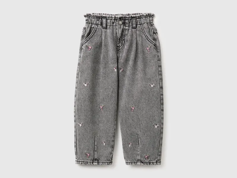 Ballon-Jeans mit Stickerei