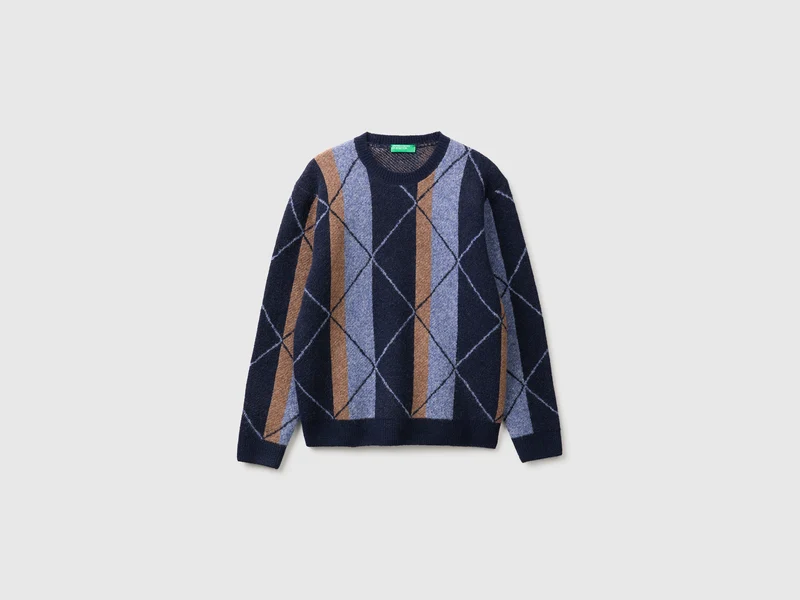 Gestreifter und rautenförmiger Pullover aus einem Woll-Alpaka-Mix