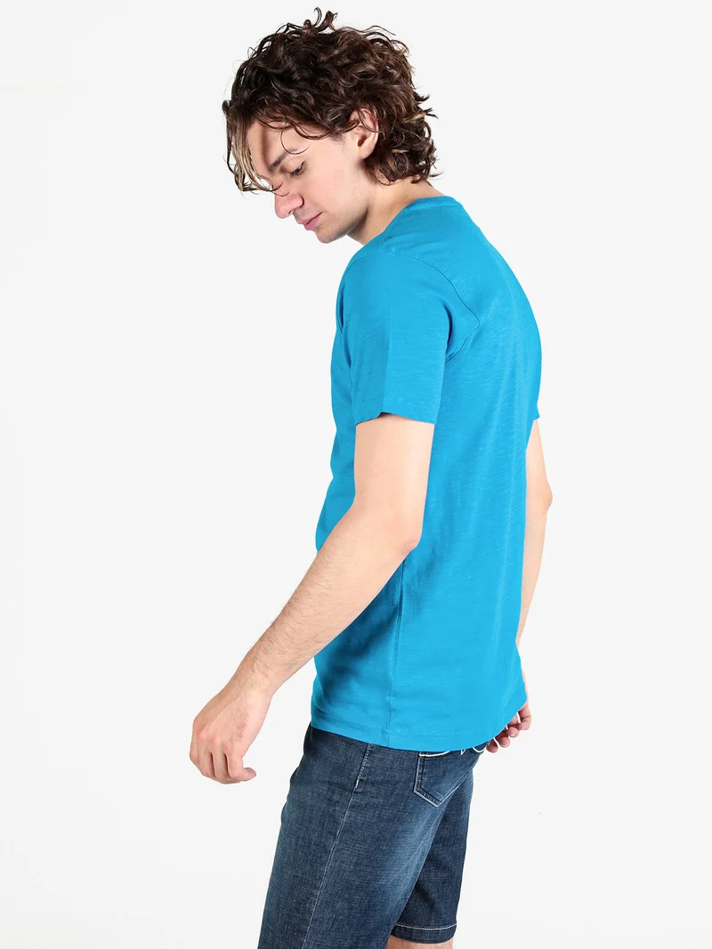 T-shirt uomo in cotone con stampa scrtita - turchese