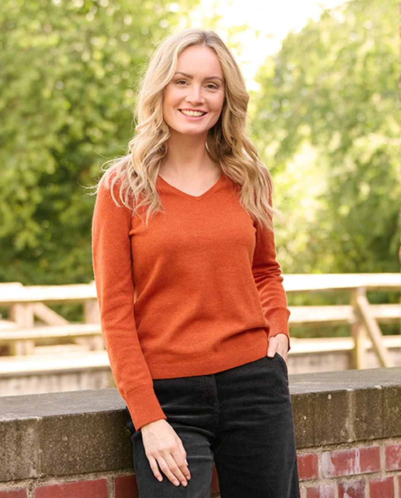 Merino Pullover "Mary" mit V-Neck in burned orange