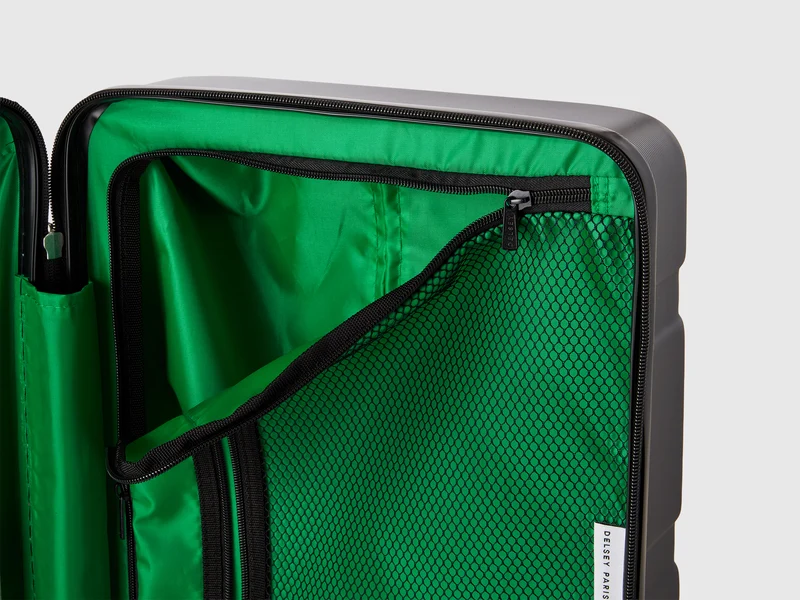 Kleiner Hartschalentrolley