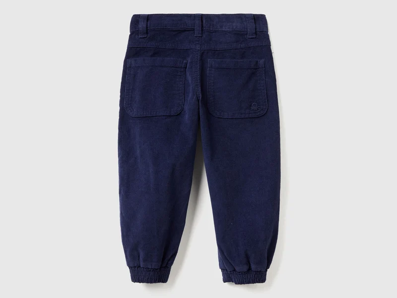 Hose aus Stretch-Samt