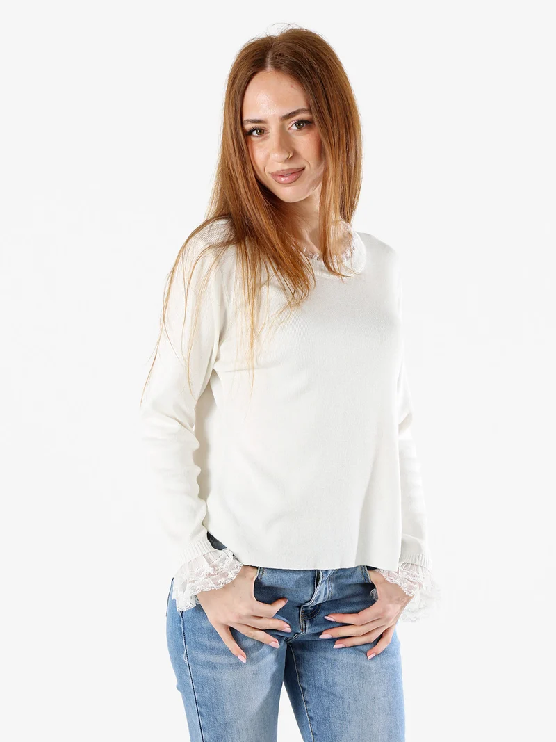 Maglia girocollo da donna con dettagli in pizzo - bianco
