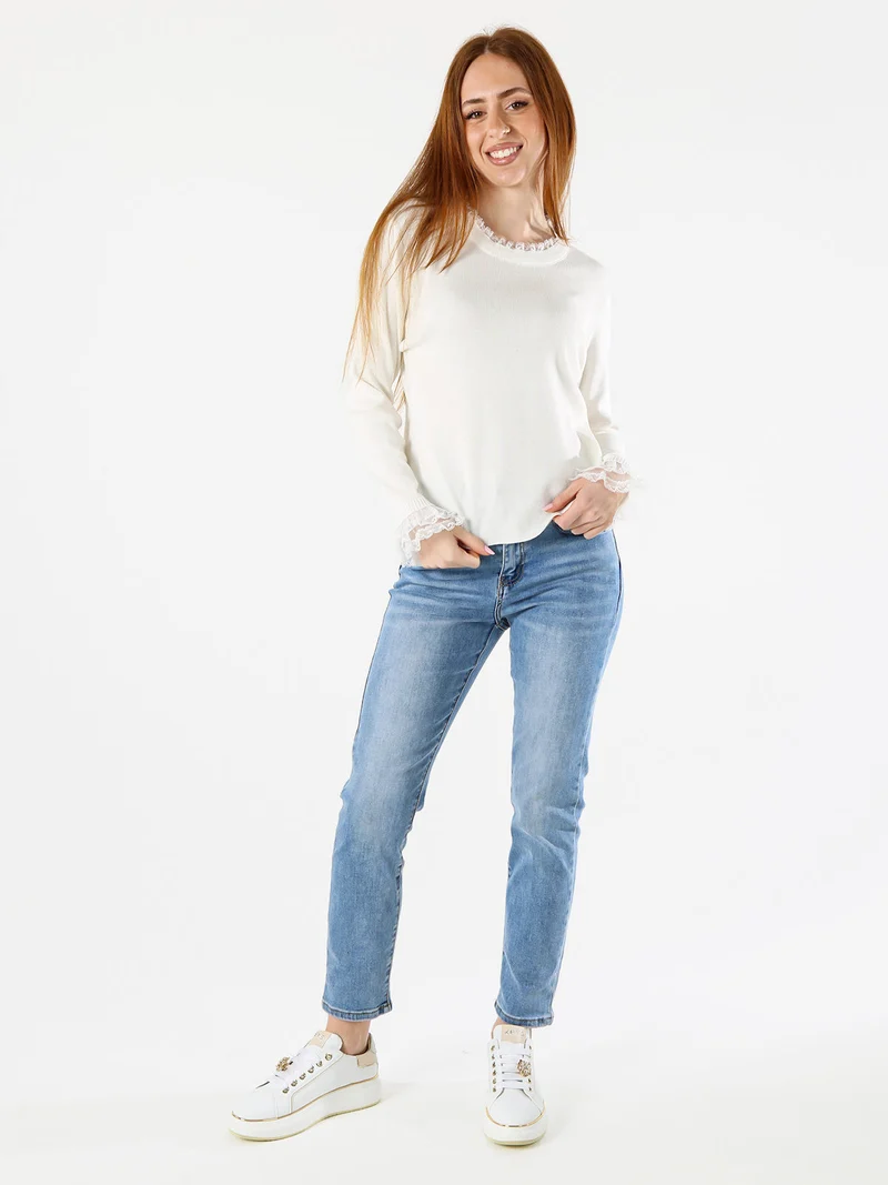 Maglia girocollo da donna con dettagli in pizzo - bianco
