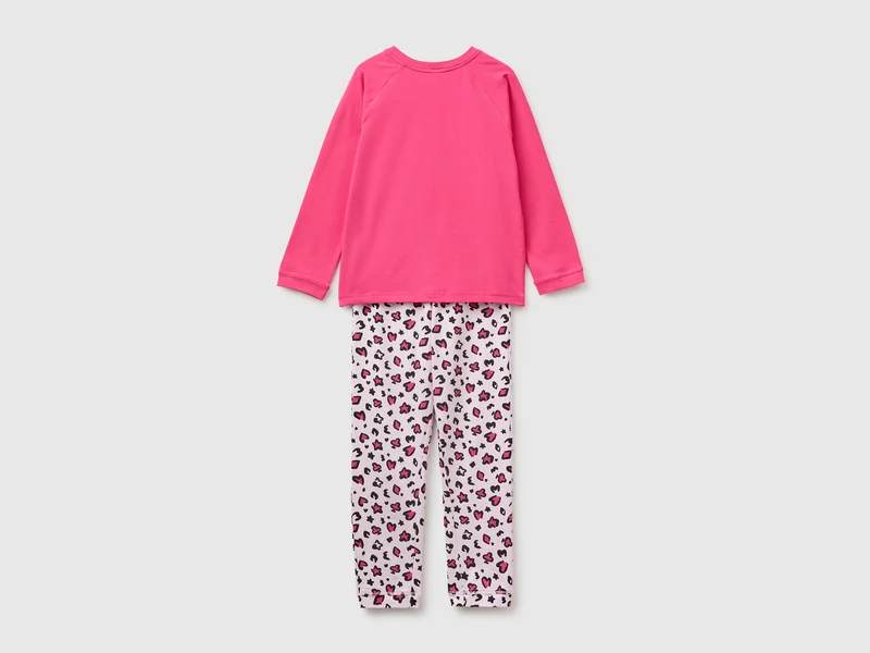 Pyjama mit Logo und gemusterte Hose