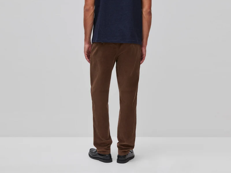 Schmal geschnittene Stretch-Samthose