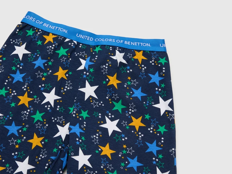 Pyjama mit Logo und gemusterte Hose