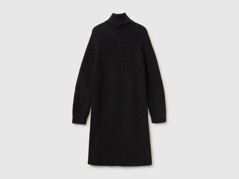 Kleid mit hohem Kragen aus Wollmischstrick