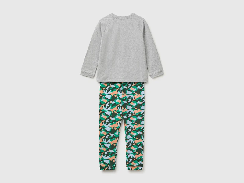 Pyjama mit Logo und gemusterte Hose