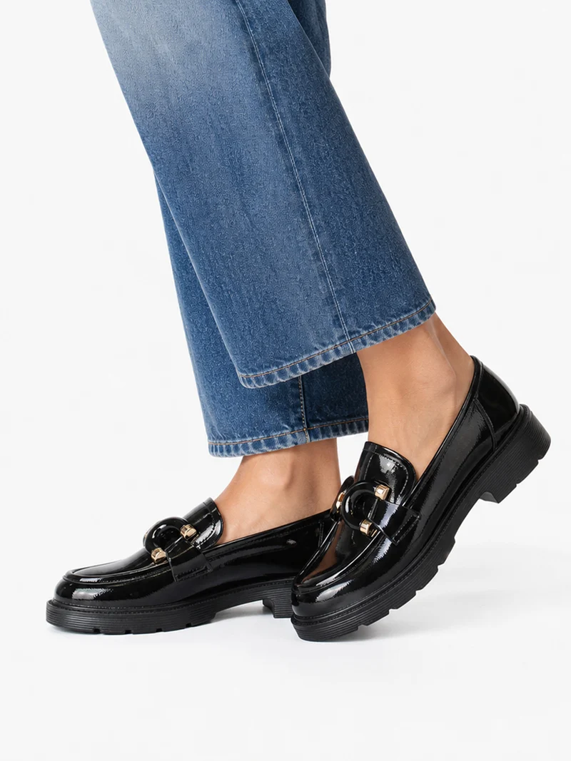 Mocassini donna in pelle lucida con morsetto decorativo - nero