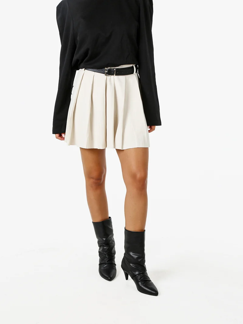 Gonna a pantalone da donna con pieghe e cintura - beige