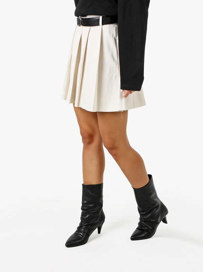 Gonna a pantalone da donna con pieghe e cintura - beige