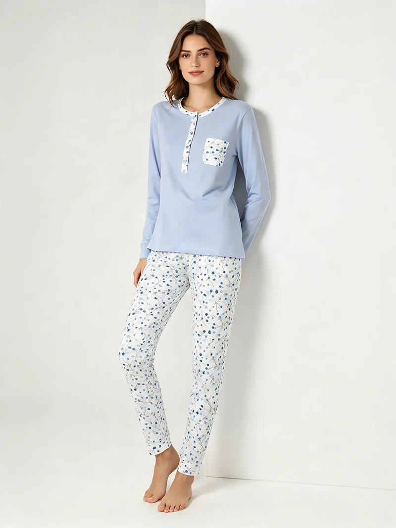 Pigiama lungo da donna in cotone con taschino e pantaloni floreali - azzurro