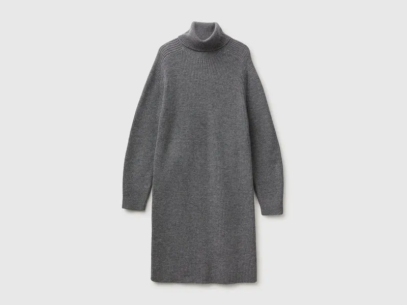 Kleid mit hohem Kragen aus Wollmischstrick